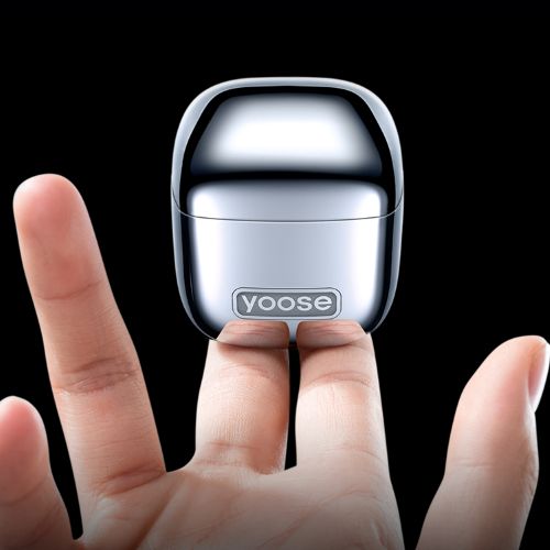 yoose MINIキューブ指に乗せた状態